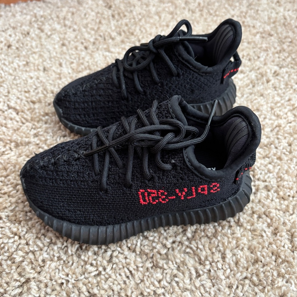 Yeezy 350 - Picture 5 of 11